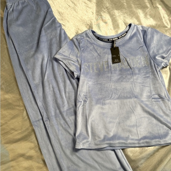 Steve Madden velour Pajama Set - Picture 9 of 9